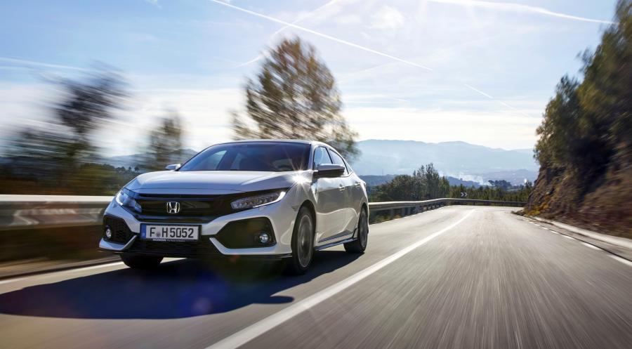  Honda Civic Sport Hatchback 2017 года  (WW) (фото 3 из 37)